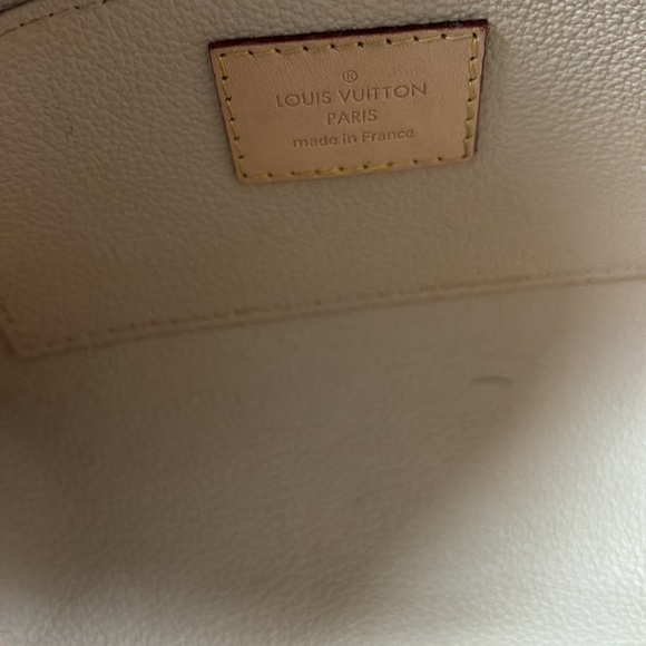 Louis Vuitton Make up Pouch - Picture 4 of 6